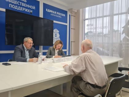 Депутат Василий Филипенко встретился с жителями югорской столицы