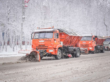 Нижневартовск заметает снегом