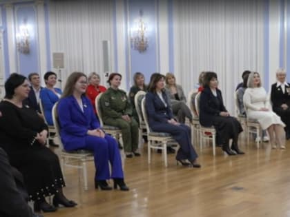 Дмитрий Медведев встретился с женским активом «Единой России»