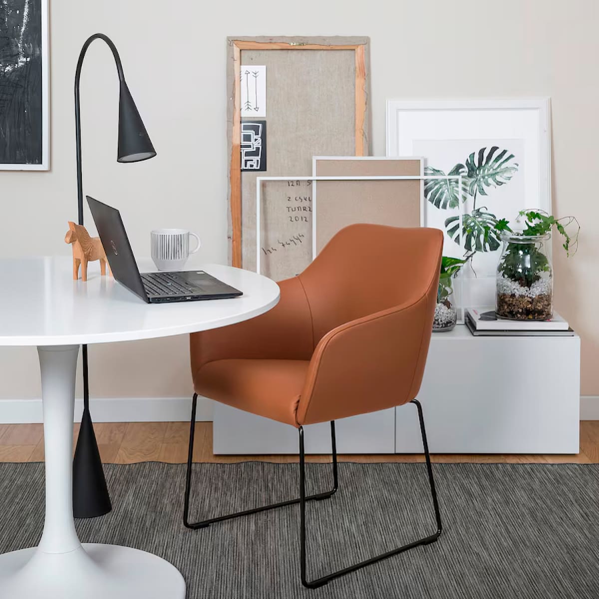 Butaca Albania de Cuero Sintético con Metal Industrial