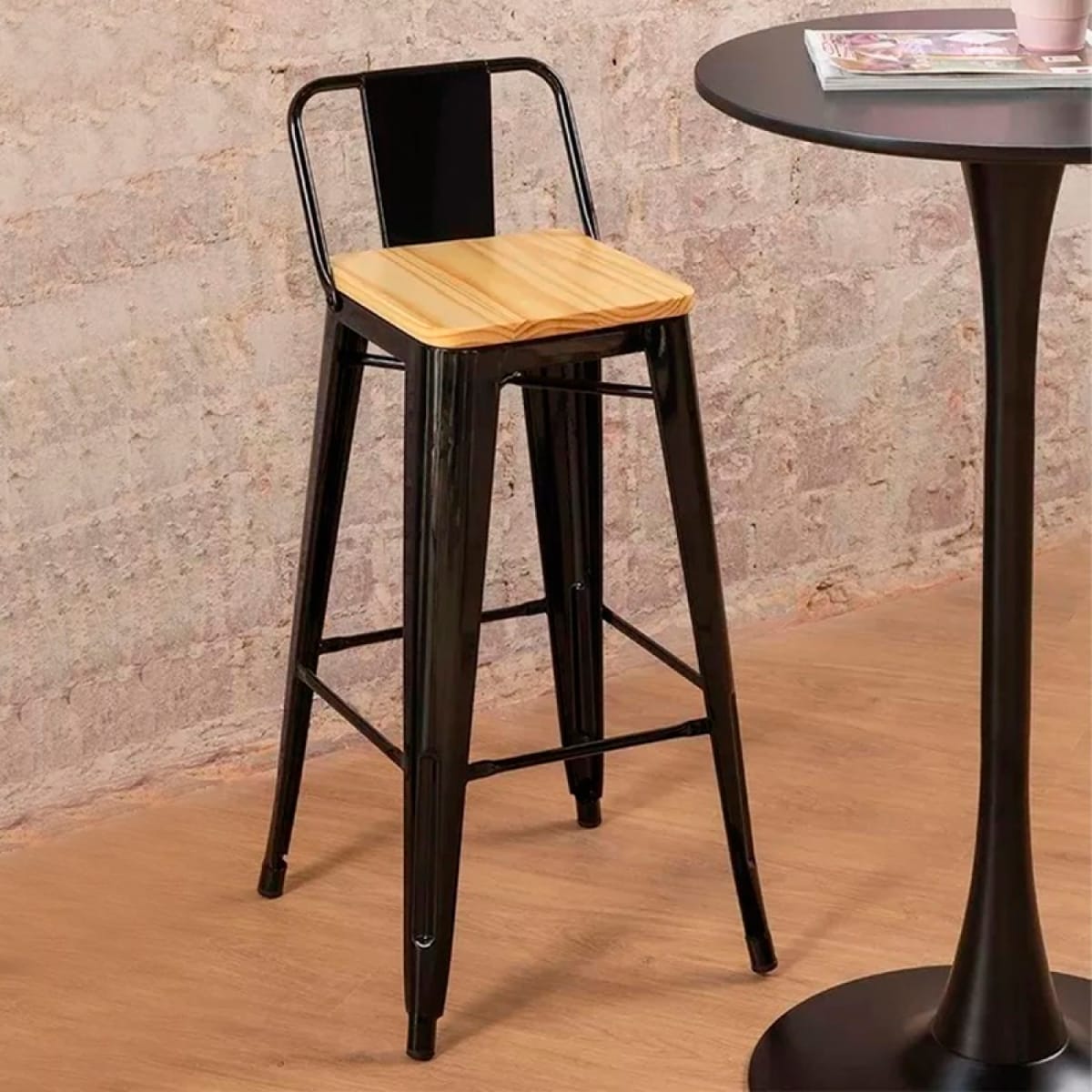 Taburete Tolix Alto 77 cms - Negro con asiento de Madera Clara