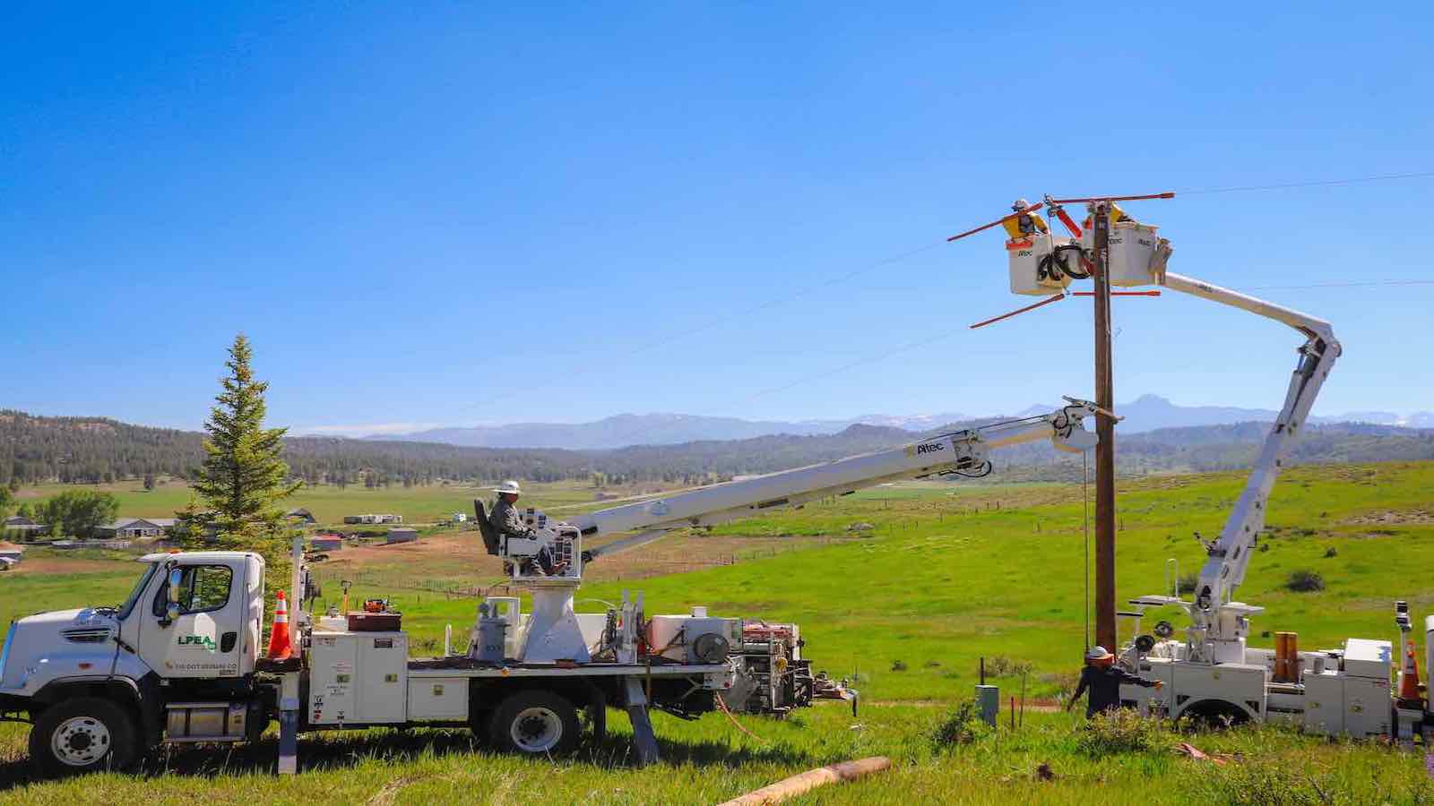 {{press_release.company_name}} header image