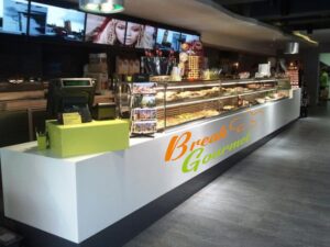 Montaje de Cafetería Empresarial - Instalación de mobiliario y equipos