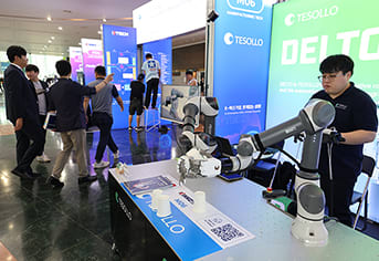 2026 중소기업 기술사업화 패키지 지원사업 로봇 그리퍼 시연 현장