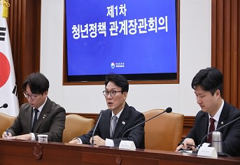 2026년 청년정책 관계장관회의에서 발언하는 김민석 국무총리