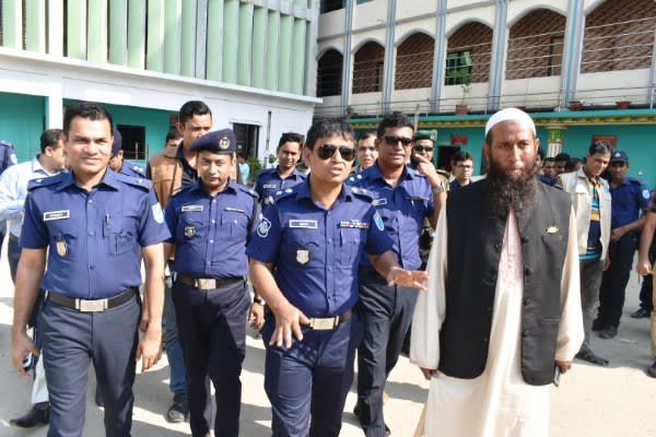 রূপগঞ্জ ইউনিয়ন নির্বাচনে ভোটকেন্দ্র পরিদর্শনে এসপি হারুন রূপগঞ্জ ইউনিয়ন নির্বাচনে ভোটকেন্দ্র পরিদর্শনে এসপি হারুন