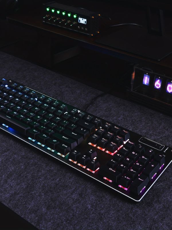 black-keyboard-made-of-aluminum