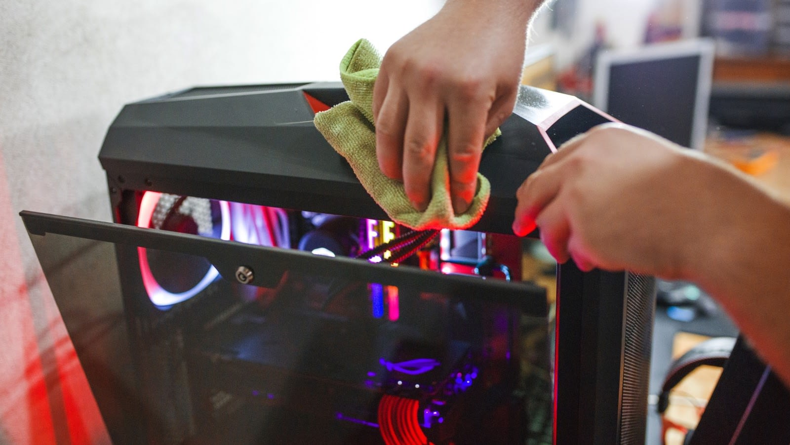 Dust buildup and cleaning inside a desktop, the main controllable factor in component life