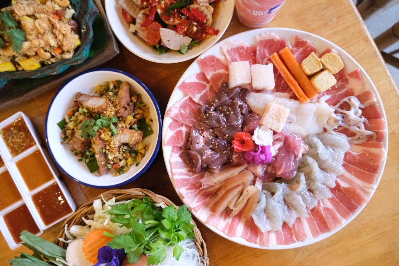 แชร์โลมา หมูแชร์โลมา หมูกระทะ & คาเฟ่  พัทยา