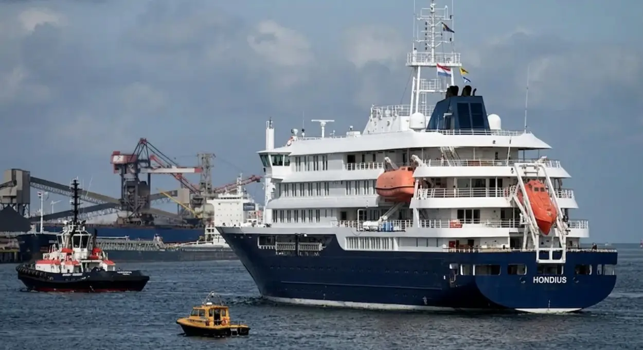 Hantavirus Cruise Ship MV Hondius Docks in Rotterdam
