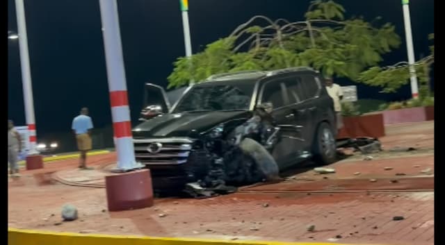 Speeding driver crashes into a light pole at Schoonard roundabout – Police