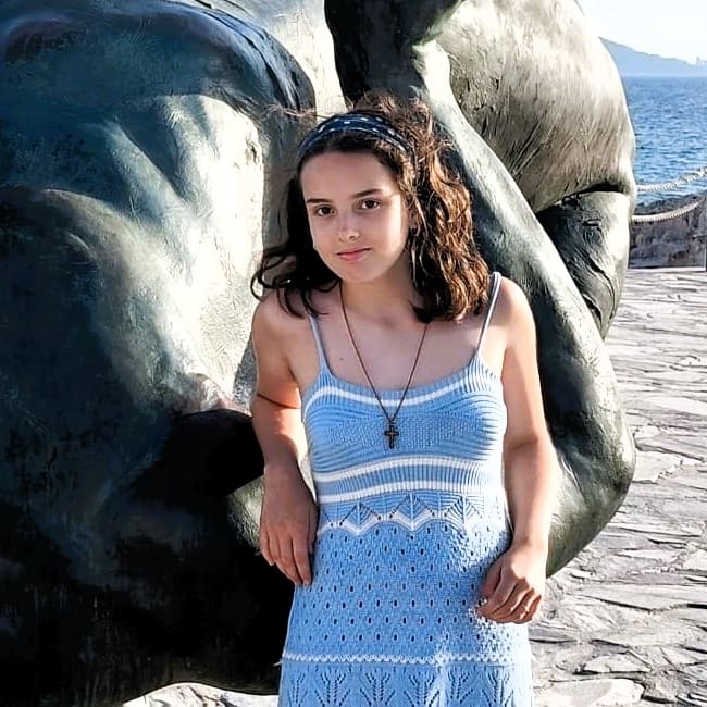 CLAUDIA URDA - rac1bbui9cg54rxiwshv1