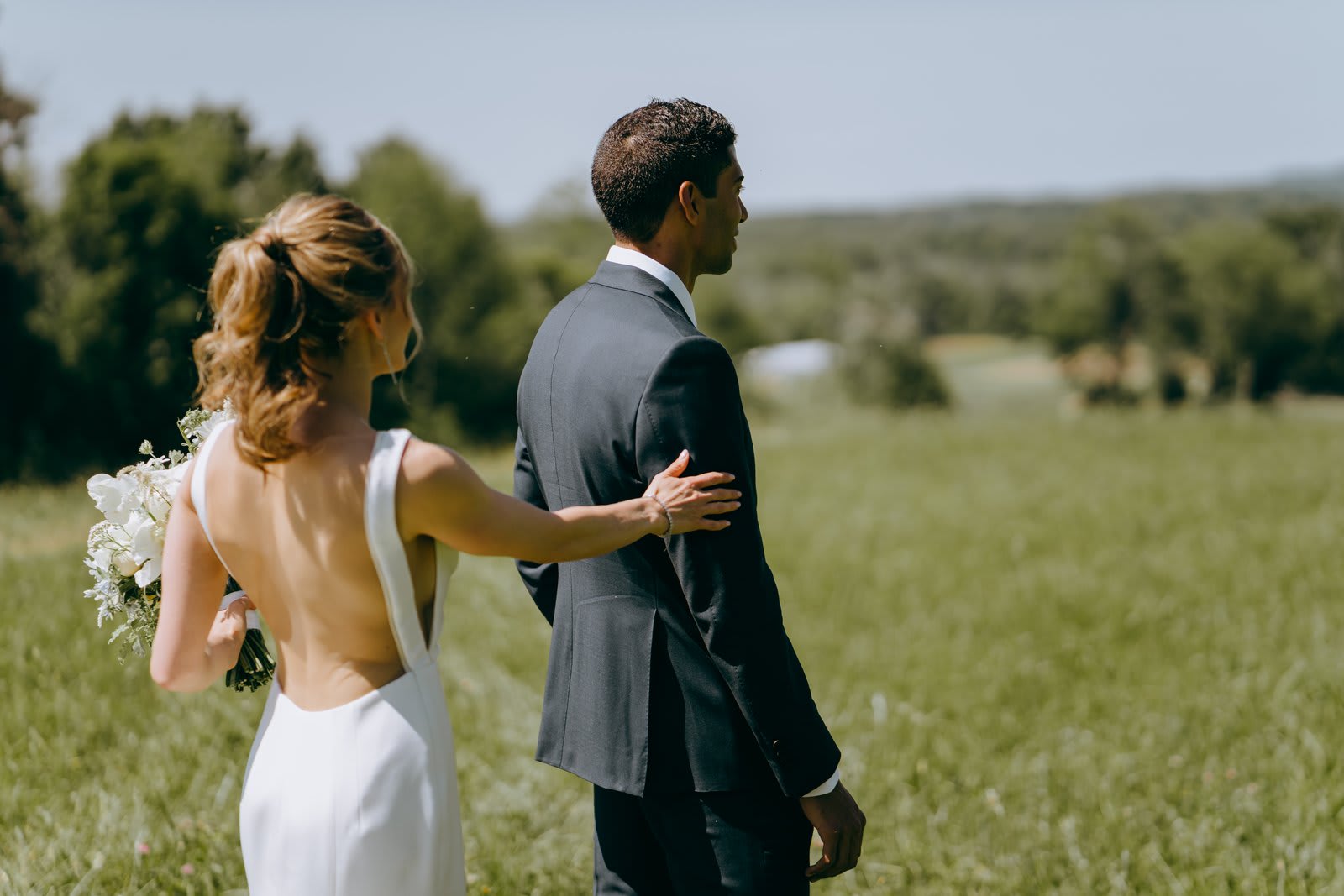 10 Must have Photos For Your Wedding Day
