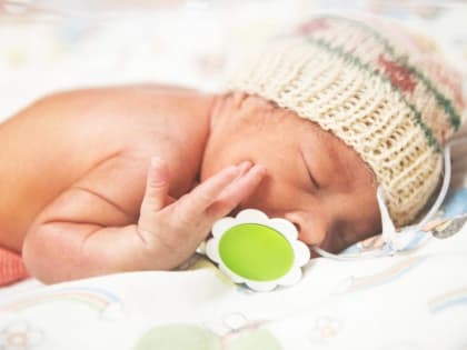 В Приморье возобновляют работу школа для родителей недоношенных детей