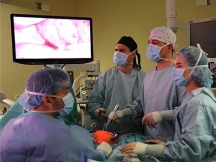 Российские врачи провели уникальную операцию онкобольному мальчику