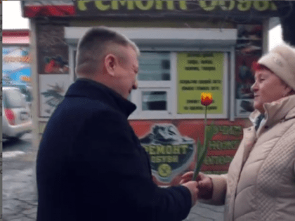 Сергей Старков поздравил Дальнереченских женщин с 8 марта