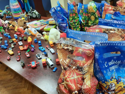 Общественные организации города поздравили детей с Новым годом