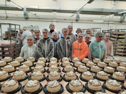 Дети участников СВО познакомились с кондитерским производством