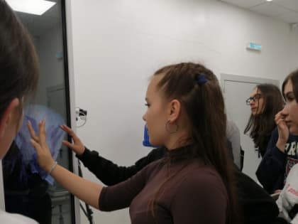 Школьники Арсеньева спасли робота-пациента и «выполнили» несколько операций