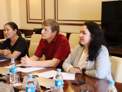 Депутаты Думы провели встречу с представителями молодежной организации ДЦСС