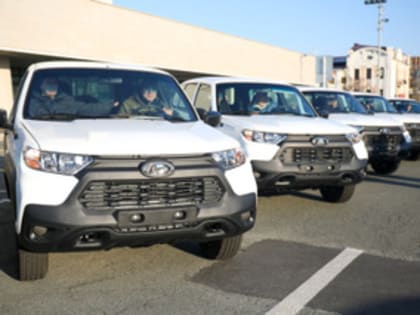 Уссурийская больница получила 15 новых санитарных машин