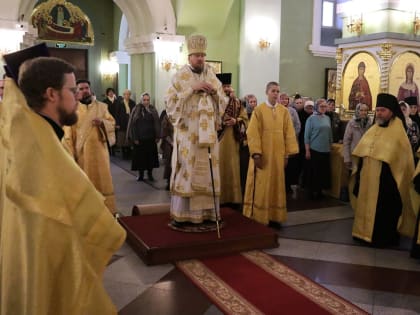 Митрополит Владимир совершил всенощное бдение в Покровском соборе