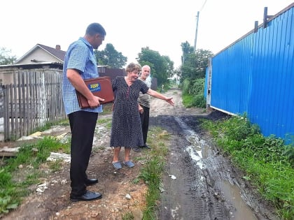 Депутат Думы Артемовского городского округа Алексей Михайленко встретился с дачниками в СНТ «Родник-1».