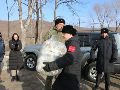 Депутаты Думы города Владивостока передали гуманитарную помощь бойцам инженерно-саперного полка ТОФ