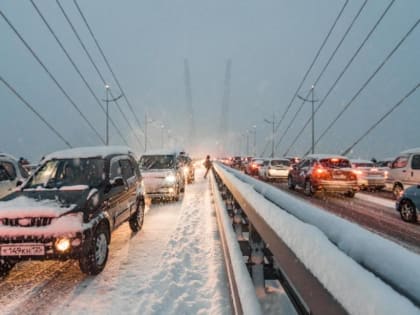 Сильный 27-часовой снегопад обрушится на Владивосток в особый день. Названа дата