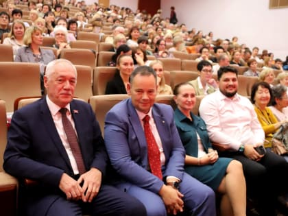 Во Владивостоке прошло торжественное собрание, посвященное Дню учителя