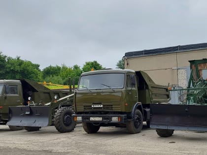 Дорожники Приморья передали спецтехнику в зону СВО