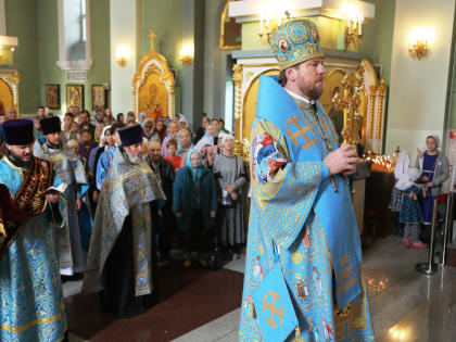 В день престольного праздника глава Приморской митрополии совершил Божественную литургию в Покровском соборе