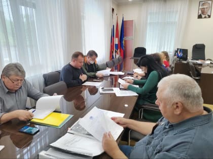 В городской Думе состоялось заседание круглого стола, где обсудили вопрос об установлении даты основания города Артема.