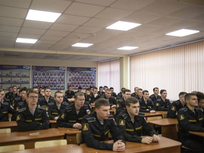 Курсанты и сотрудники Военного учебного центра Дальрыбвтуза написали Географический диктант