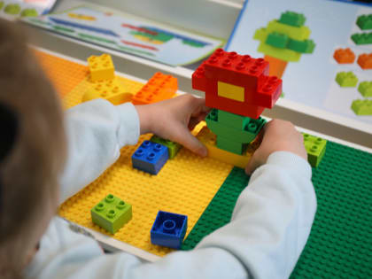 Более 12 тысяч работающих приморцев получают пособие по уходу за ребенком до 1,5 лет