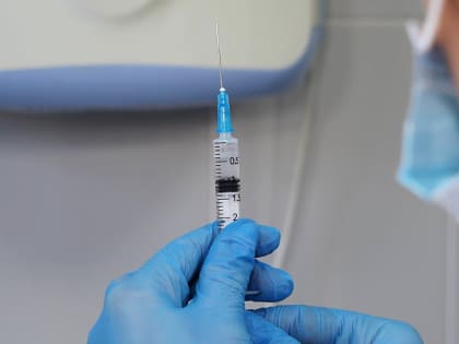 Приморцев призывают пройти вакцинацию от гриппа и COVID-19