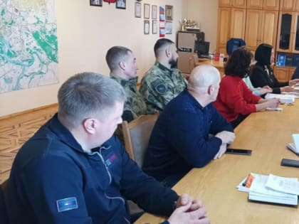 РАЗНООБРАЗИЕ ФОРМ ПО ПАТРИОТИЧЕСКОМУ ВОСПИТАНИЮ ОБСУДИЛИ НА СОВЕЩАНИИ