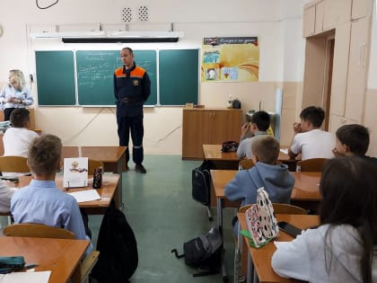 Находкинские спасатели в преддверии летних каникул напомнили школьникам правила безопасности