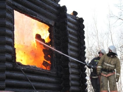 Огнеборцы ликвидировали возгорание дачного дома в Приморье