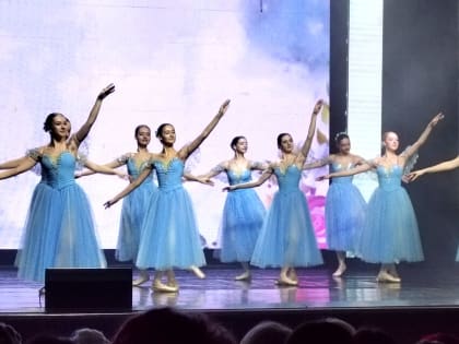 В преддверии Международного женского дня на сцене Дворца культуры угольщиков состоялся праздничный концерт.