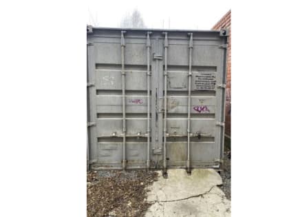 Металлический гараж стоит незаконно - необходимо убрать!