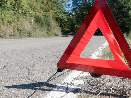 Под Красноярском школьницы устроили ДТП на угнанном дорожном катке