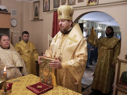 Митрополит Владивостокский и Приморский Владимир совершил Божественную литургию в храме святителя Спиридона Тримифунтского