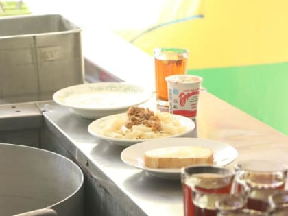 Чипсы вместо рыбы: специалисты рассказали об ошибках в рационе школьников