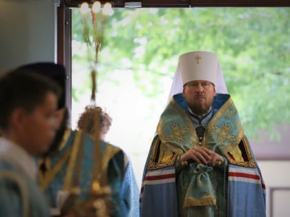 В канун праздника Успения Божией Матери митрополит Владимир совершил всенощное бдение в Покровском соборе