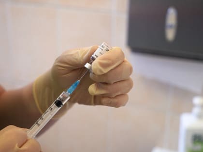 В поликлиниках Приморья достаточно вакцины против гриппа и COVID-19