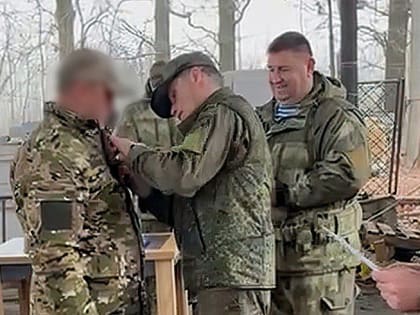 Олег Кожемяко вручил краевые награды добровольцам отряда «Тигр» в зоне СВО