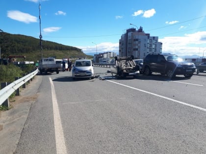 Во Владивостоке во время марафона произошло жёсткое ДТП с пострадавшими — фото