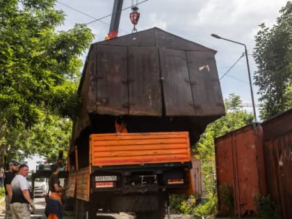 Во Владивостоке убирают незаконные гаражи на Луговой