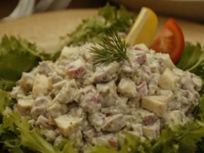 Почему летом стоит избегать майонезных салатов: ответ диетолога